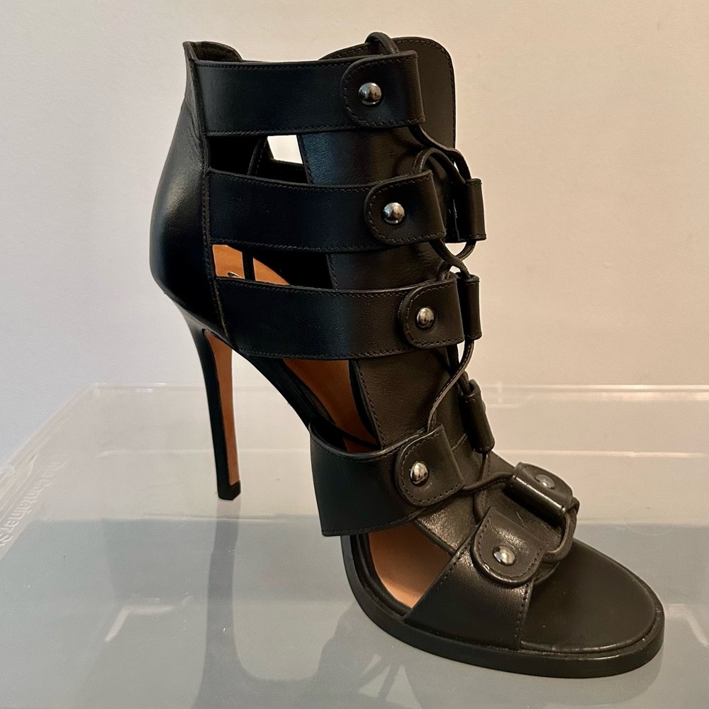 Coach: Leslie Lace Up Black Leather Heel | Size: 7